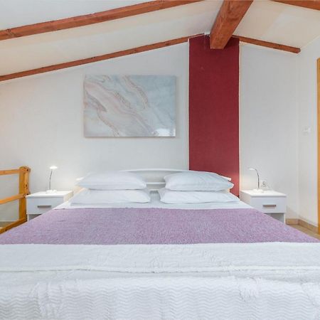 Holiday Home Nadiaプーラ エクステリア 写真