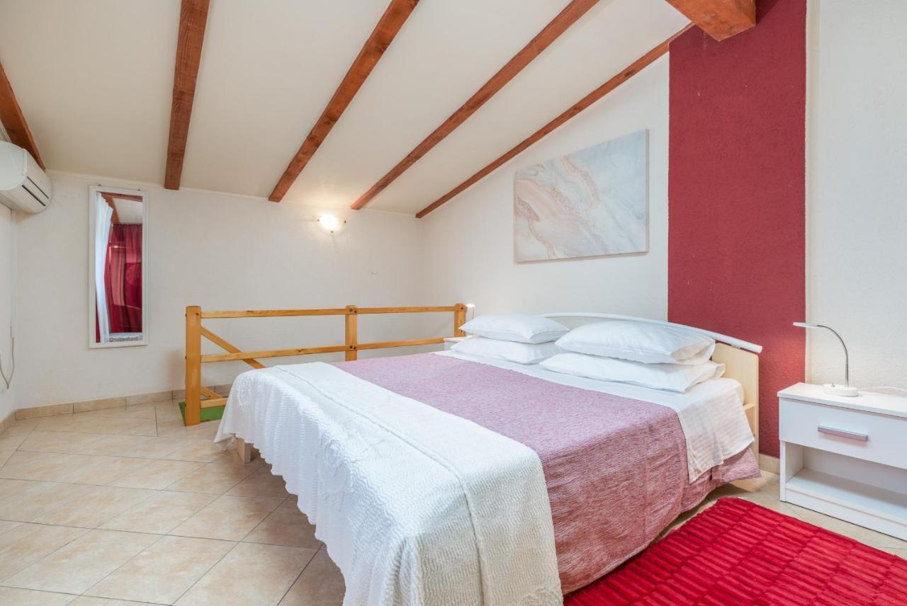 Holiday Home Nadiaプーラ エクステリア 写真