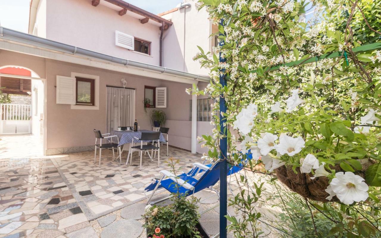 Holiday Home Nadiaプーラ エクステリア 写真
