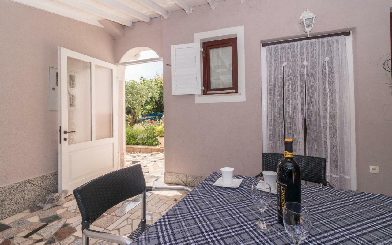 Holiday Home Nadiaプーラ エクステリア 写真