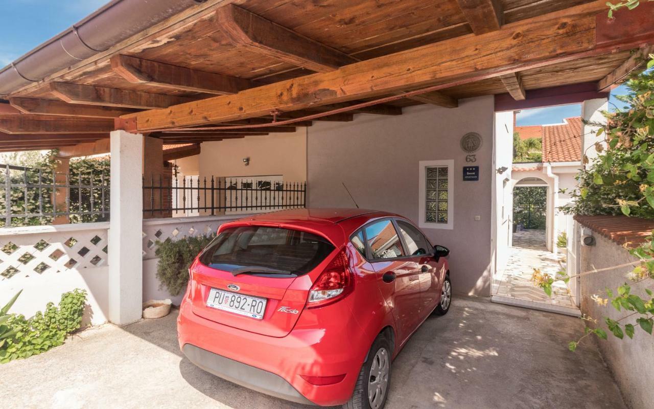 Holiday Home Nadiaプーラ エクステリア 写真