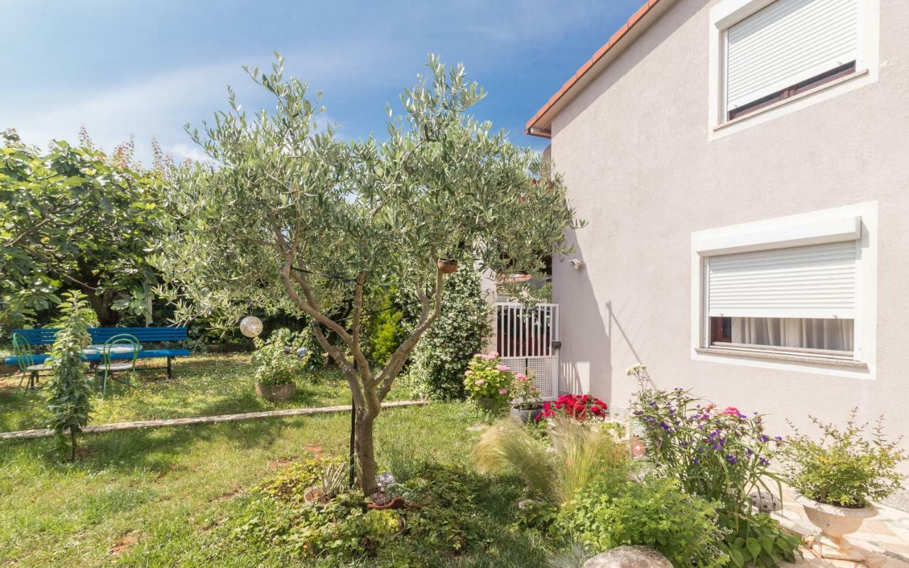 Holiday Home Nadiaプーラ エクステリア 写真