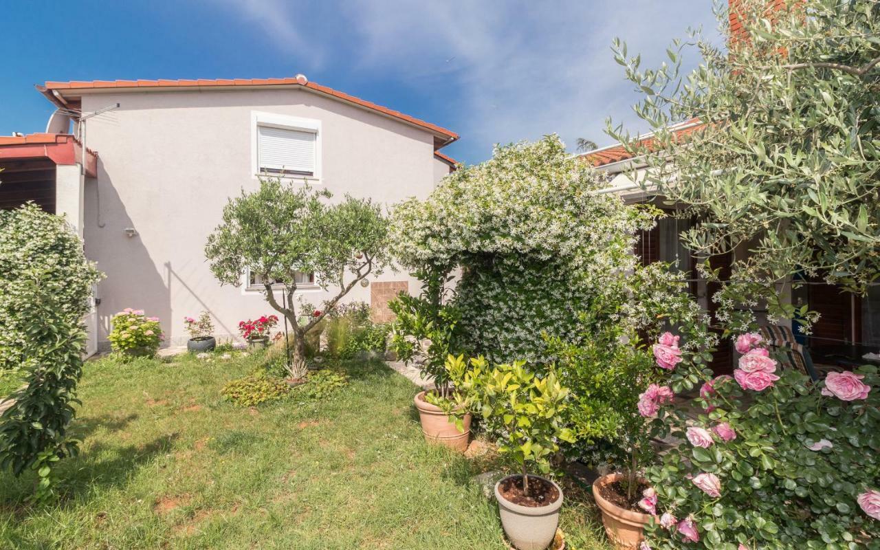 Holiday Home Nadiaプーラ エクステリア 写真